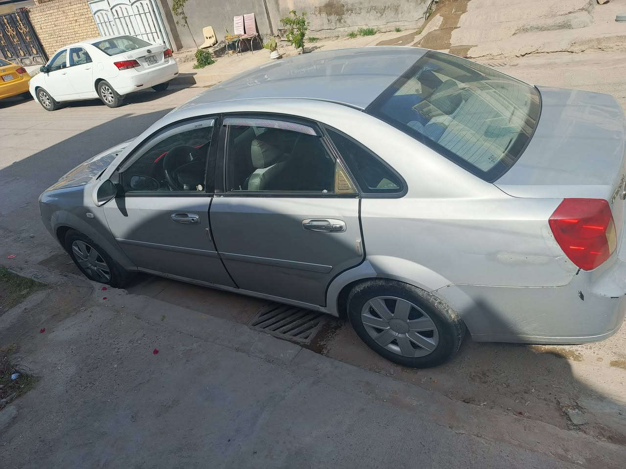 السلام عليكم 
اوبترا خليجي 2009 للبيع او المراوس
مكانها بغداد المحمودية 
تجي تكلب وتقتنع وبالعافية على الياخذها
المكينة بيها جكجكة مال بطالة
تبريد كهربائيات دوشمة جديدة شاشة 
كير اوتماتيك تخم تاير باتري جديد رقم دولي تحويل باي مكان متواجد على الخاص او تواصل ***********
