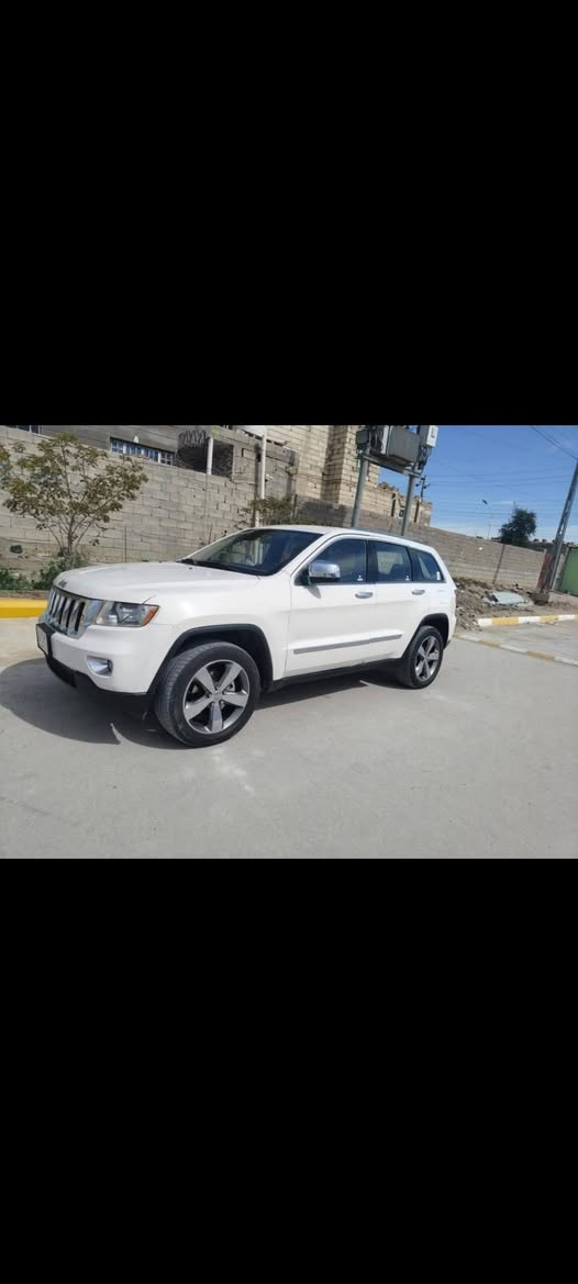 سلام عليكم جيب موديل 2011 معروضه (145)) وبيه مجال بسيط رقم كربلاء  بأسمي تحويل مباشر مكينة 3600 كفالة من الفتح كير كذالك كفالة من الفتح تبريد ثلج صدر امامي خلفي جديد تخم تاير جديد السياره جاهزة كل نقص مابيها مواصفات شاشه كبيرة بصمه تشغيل فول تحكمات ستيرن كراسي أمامي كهربائي حساسات امامي خلفي وبعد بيها هواي مواصفات السياره بيها  للاستفسار: ***********
