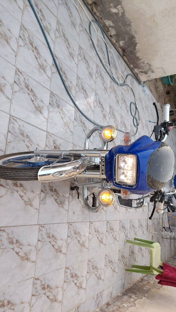 السلام عليكم درااجه بارت للبيع كلك كلك بيها وصل من مجمع الكرار   صارلها ٨ ايام طالعه من مجمع الكرار سعرر ٩٥٠ وبيها مجال قليل كللش المكان ناصريه الاسكان الصناعي رقم ***********
