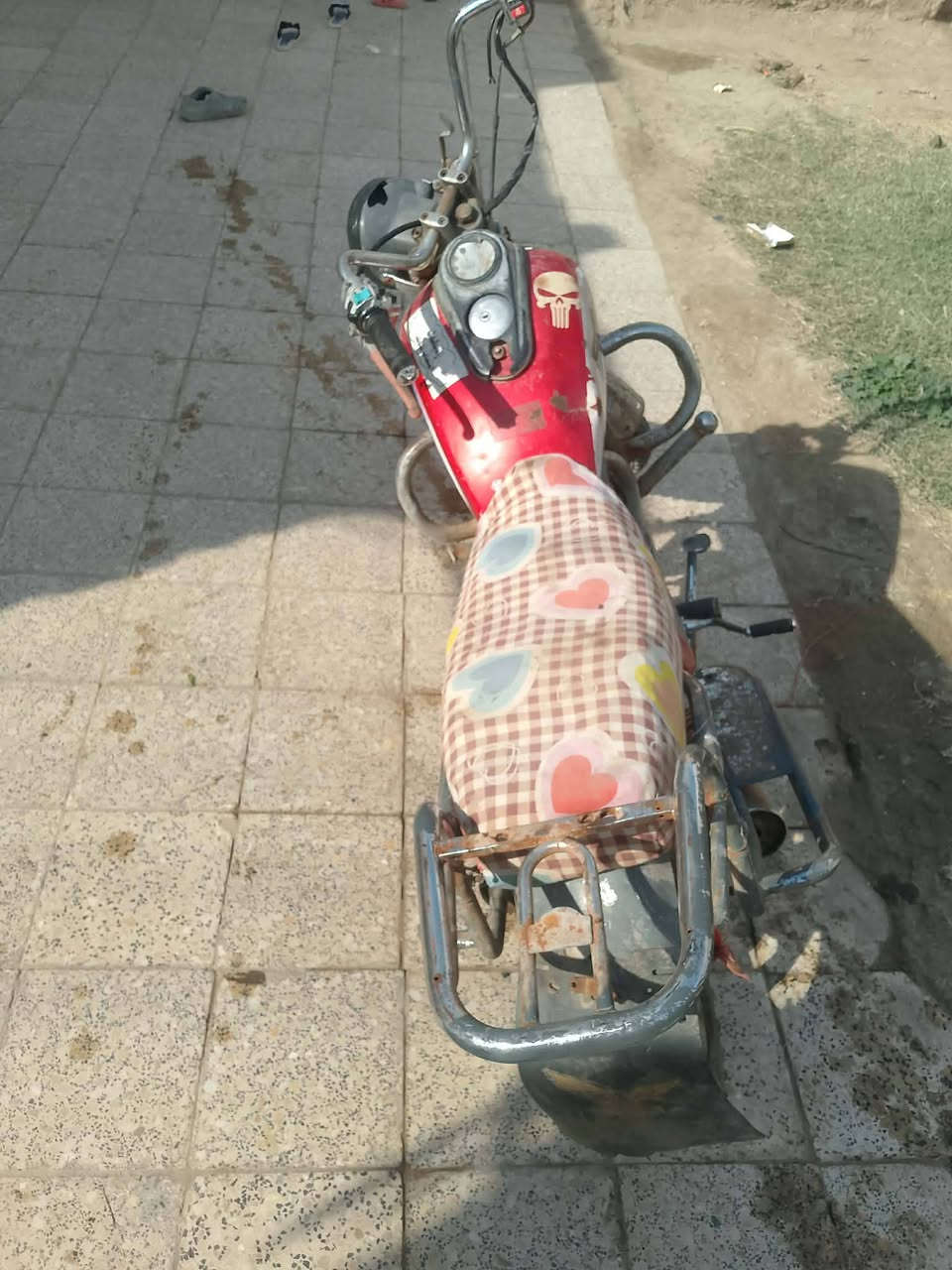 سلام عليكم دراجه للبيع جاهزه شغاله عوزها كهربائياات مكاني نصر دراجه كلك كلك سعرها 225رقمي ***********
