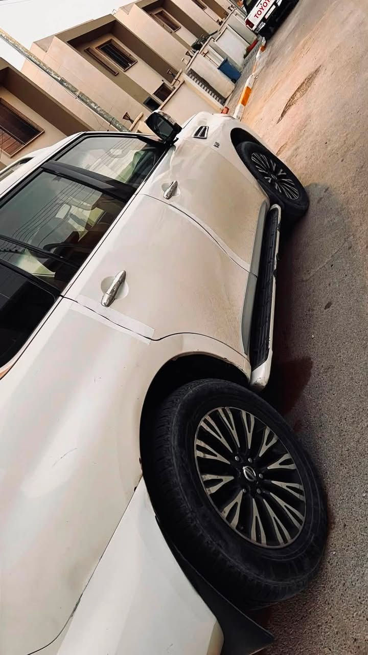 نيسان باترول 2014
V8 5700
فئه بلاتنيوم اعلى فئه
ماشيه 146k
ابيع حزام
مكلف بلنشر
صاحب السياره ‭***********‬
