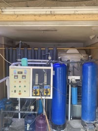 محطه ماء 1000 لتر بلساعه كامله هيه وغراضها ماعدا المحل للبيع  07701467...