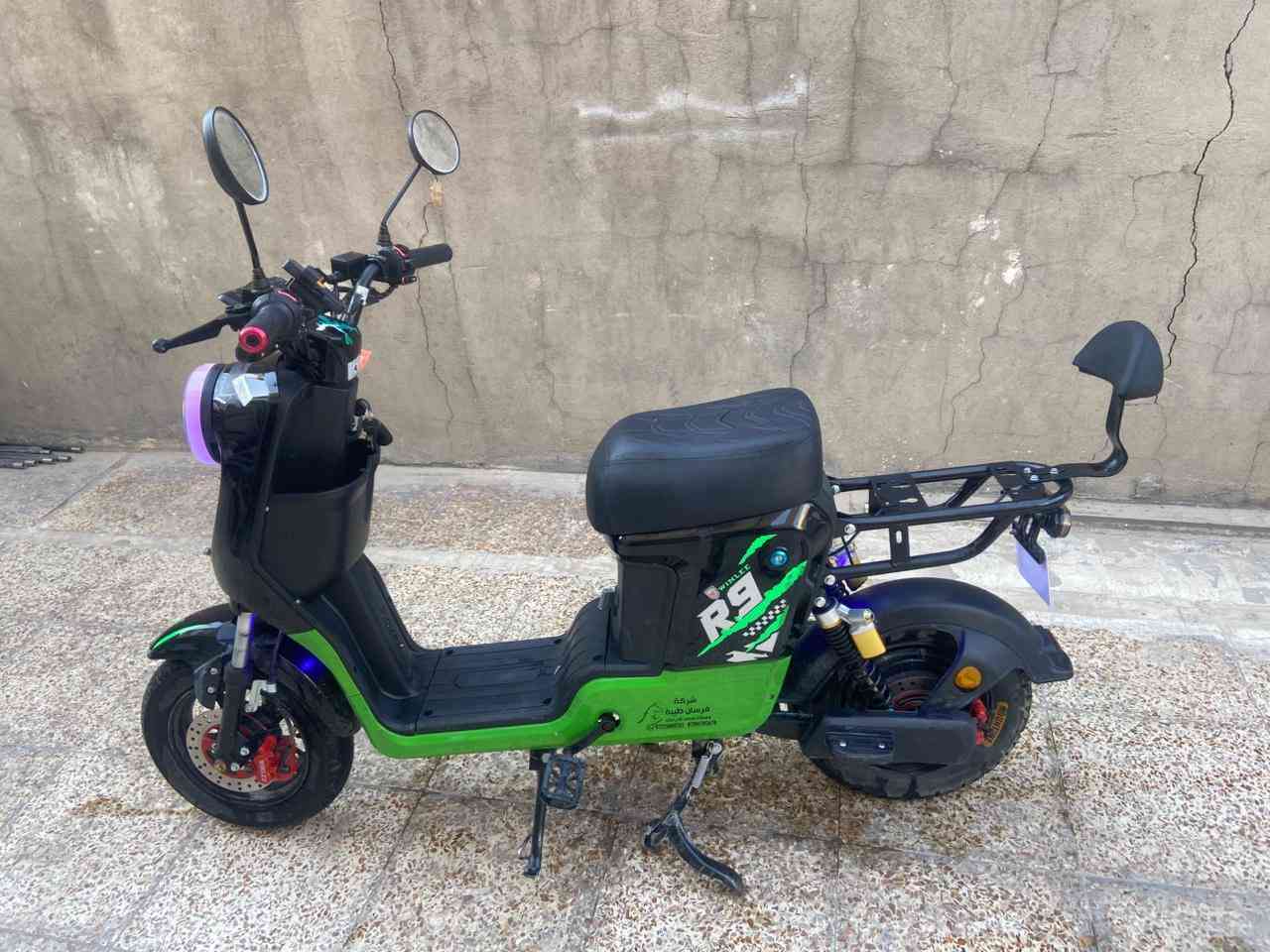 دراجه R9
نظافة98%
شاشة 
بصمه+سويج 2
سماعات بلوتوث 
لايت زنون عادي ناصي 
تاير جبلي 
خمس بطاريات 
سرعته 55 الحقيقي 
تمشي تقريباً 40كيلو
اربع سرعات 
بك 
نقصه بس كشن خلفي وكع مني وسعره ٥ الاف  
السعر375 الف
المكان نفق الشرطة


**إذا كنت صاحب هذا الإعلان وتريد حذفه لأي سبب، رجاءا أرسل رسالة إلى الدعم الفني**