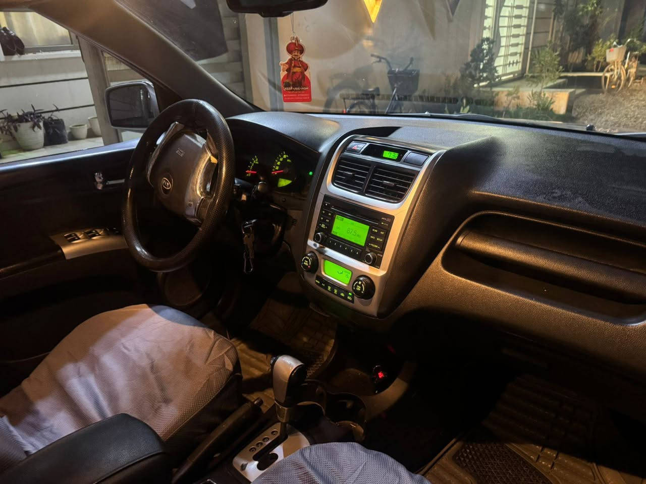 سلام عليكم 
سبورتج 
موديل 2009
رقم بغداد 
بدون حادث
فقط جاملغ خلفي يمنه اشبر كلير 
لون سلفر 
مكان سياره ديالى المقداديه
رقم تلفون ***********
                ***********
