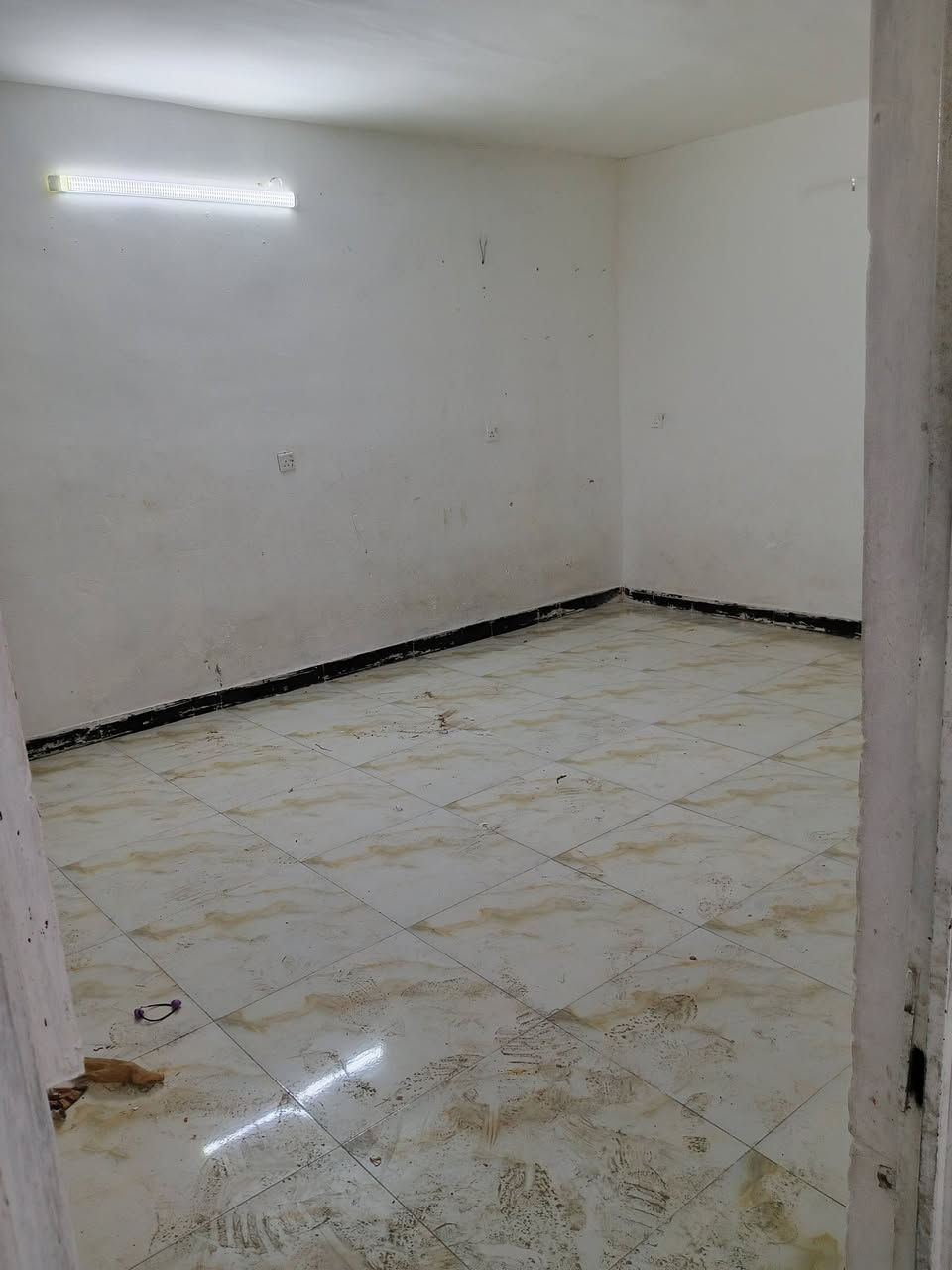 سلام عليكم بيت للايجار بلديات على شارع عام تواصل ***********
