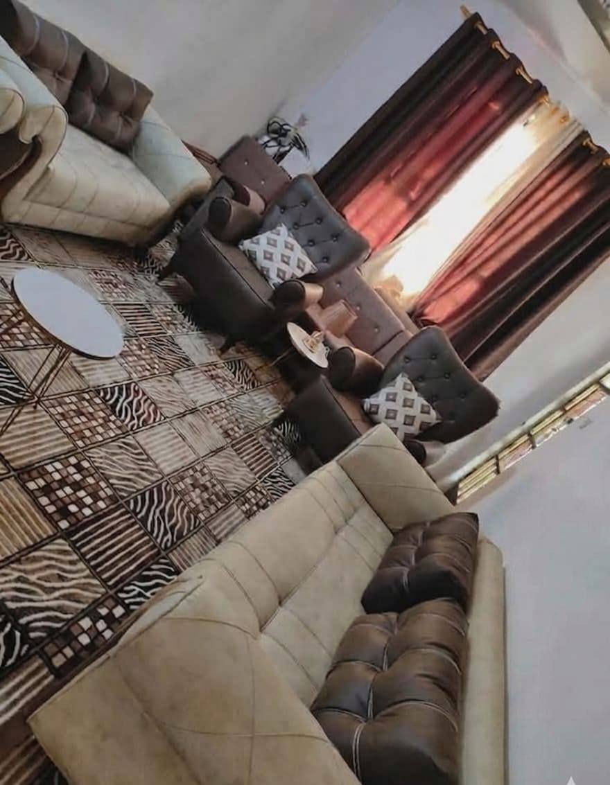 ياالله
السلام عليكم
يعلن مكتب الخبير للعقارات
وجود دار زراعي للبيع مساحه 100م
بيع مستعجل بيع مستعجل 

الموقع //حي المرتضى بالبدايه
 قريب جدا من الشارع العام

مكوناته استقبال ومطبخ وصاله وغرفه نوم ومجمع صحيات

السعرررر //37مليون وبيه مجال بصيط

للاستفسار مراجعة مكتب الخبير مقابيل شارع الدوب اومقابيل مركز الشباب
للاستفسار الاتصال ***********
