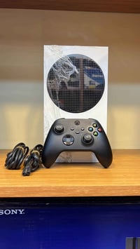 مركز مدريد سيريس اس نضيف جداً  قفل 335 مكان بغداد الحريه  توصيل 5 0776...