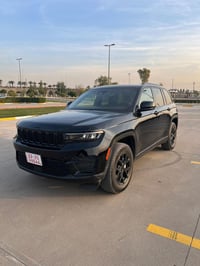 كراند شيروكي • بلاك فول • ماشيه ١٨٠٠٠