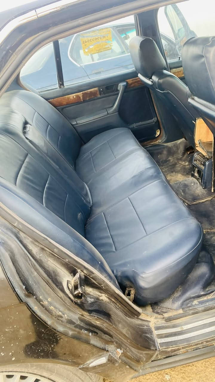 السلام عليكم بي ام 735 موديل1991 سنوية عضم عاج شرط وكالة وتحويل صدر امامي خلفي نضيف تخم تاير جديد ويل شمس حاوية سكليتر كهربائي كشنات جلد غرفته حلوة كشره شوف العين منضومه تبريد مربوطه وشغال لايتات زنون بكات كله شغالة مابيه كلوب نقص مراوس فقط مكان بيجي ***********
