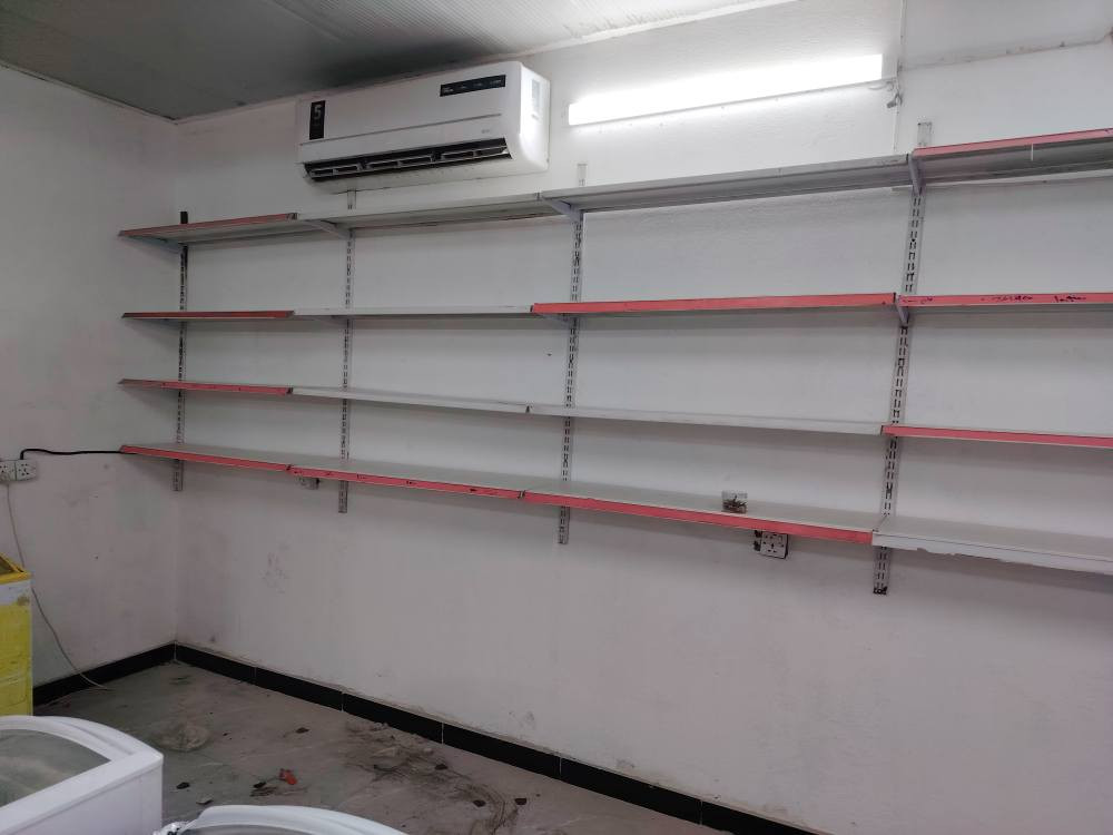 رفوف للبيع ميسان العمارة الأتصال على الرقم الواتساب *********** عمارة, ميسان
