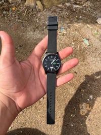 ساعة رجالي • توصيل مجاني • بصرة