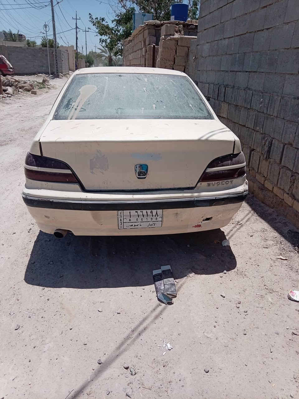 سياره بيجو موديل الفين واحد البيع ناقصه كير محرك سعر 6 ورقات والشراي تصل على رقم ***********
