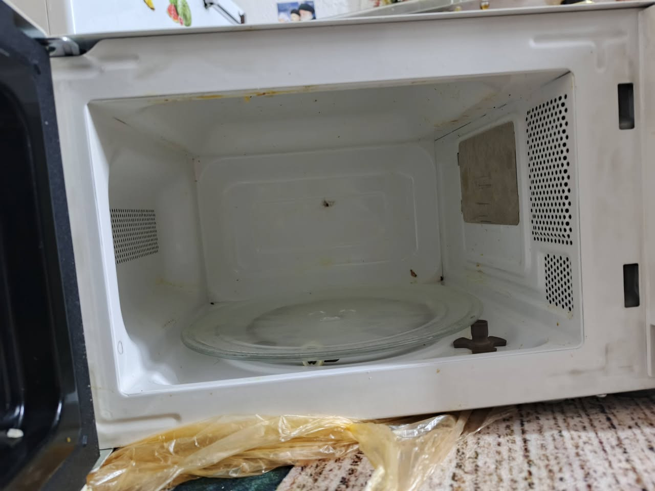 السلام عليكم ميكروويف وادي (WADI)لبيع جديد بلباكيت ما مستعمل بي ضمان ينفتح ب الدكمه سعره 60 وبي مجال مكان كوت الحاوي رقم ***********. او علق واني ادخلك خاص
