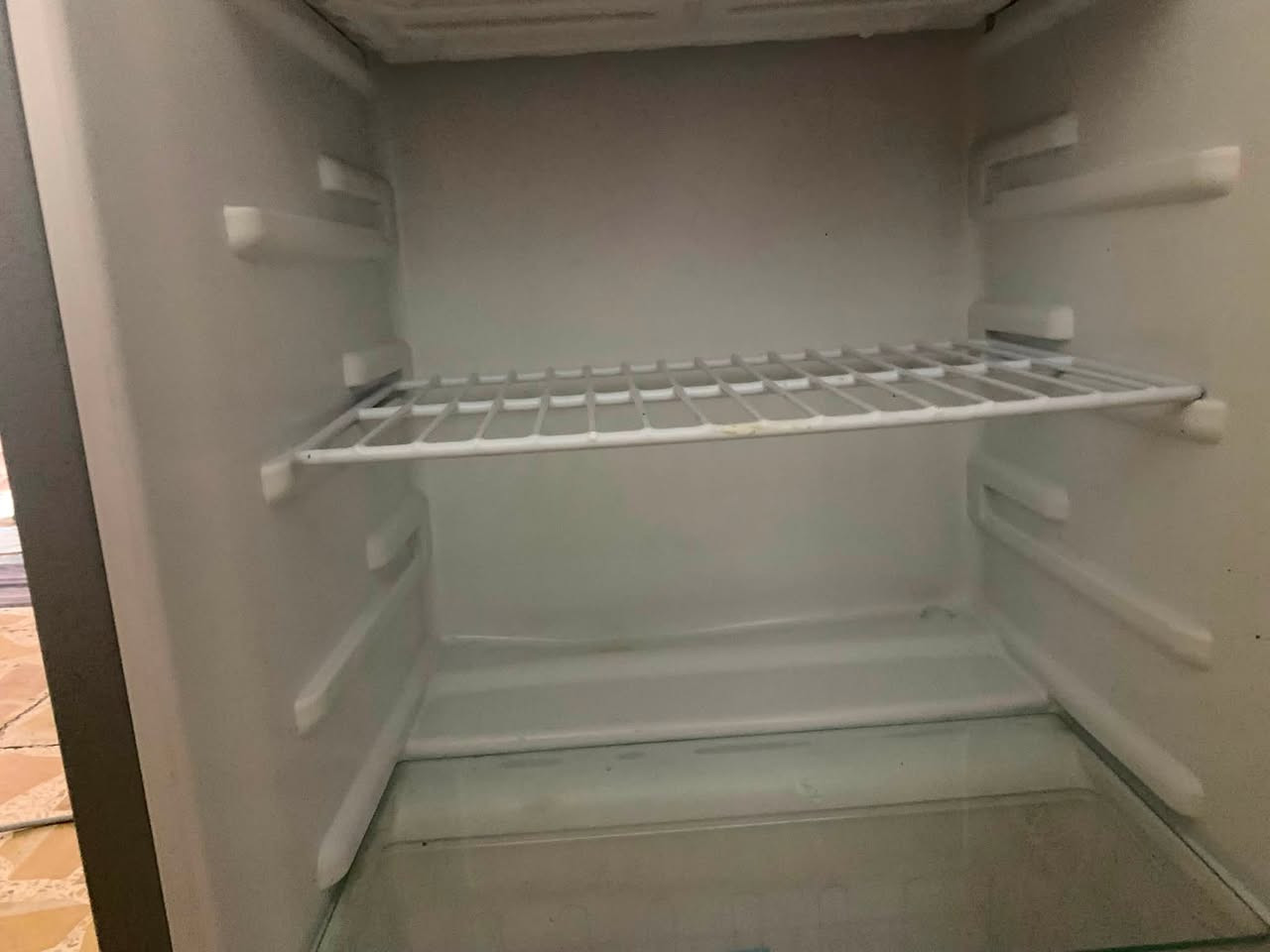 السلام عليكم ثلاجه صغيره للبيع النضافه 80 بلميه مستخدمه قليل السعر 90 الف وبيه مجال قليل *********** واتساب فقط المكان شهداء البياع
