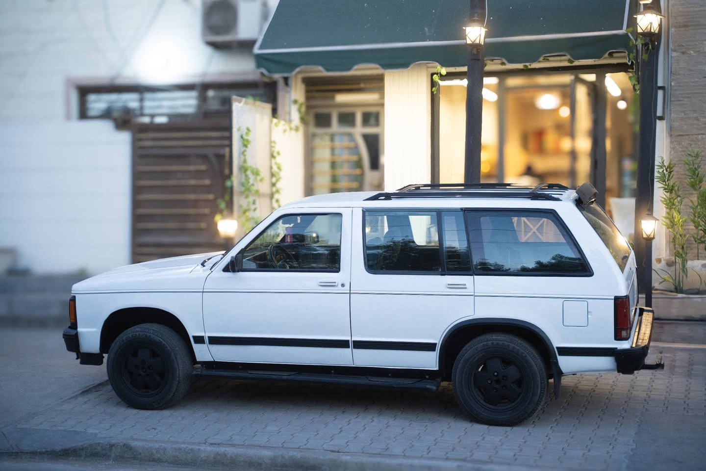 سلام عليكم سيفر وليت بلايزر  موديل ١٩٩١  جاهزة كير محرك كهربايات صدر امام خلفي تايرات جديد صبغ جديد تبريد شغال جام كهربا ء سنتر لك سنوية ورقم جديد سعر ٨٠$ ورقة للأستفسار على رقم *********** وشكراً
