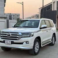 لاندكروز • ٢٠١٧ • ٤٠٠٠٠ كم