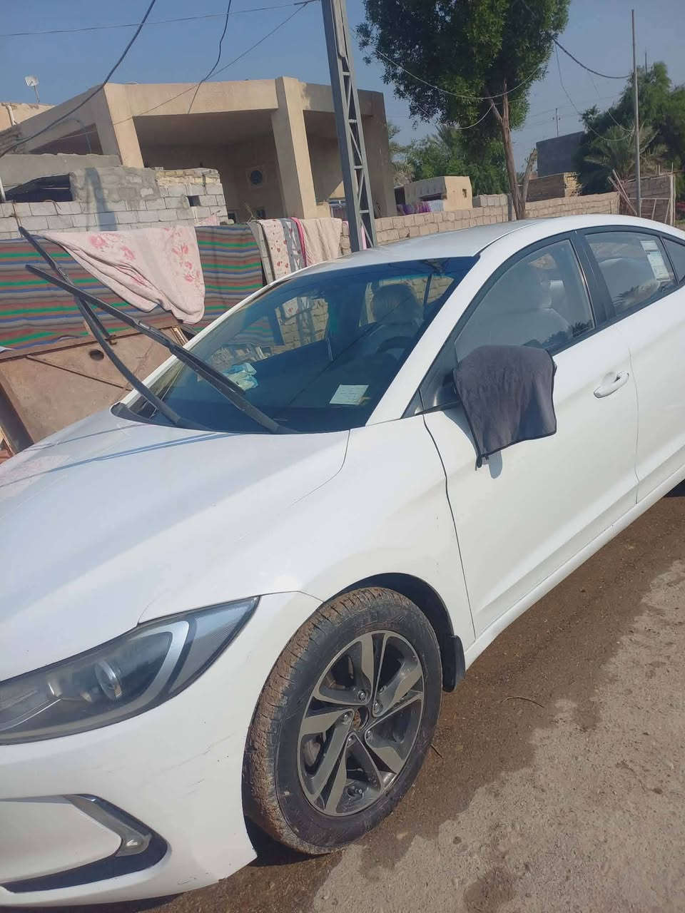 السلام عليكم 
النترا خليجي  موديل 16 شكل 17 بيها قطعتين صبغ بالباب 
رقم نكليزي بأسمي ميسان
العنوان ميسان العمارة 
 ***********
