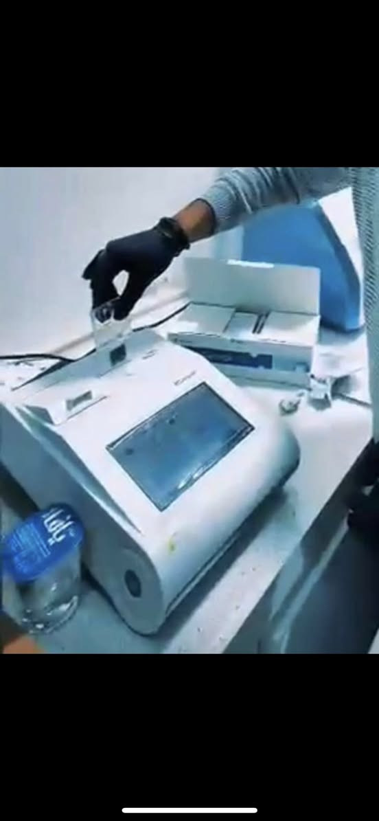 جهاز i15 Blood Gas & Chemistry Analyzer للبيع 🔴
من شركة EDAN
🩺 مواصفات الجهاز:
جهاز فحوصات غازات الدم والكهارل والتحاليل الكيميائية
نتائج خلال دقيقة واحدة
حجم العينة: 140 مايكرولتر
شاشة لمس ملونة 7 إنج
جهاز محمول وخفيف الوزن
بدون صيانة (Zero Maintenance)
كارتريدج استخدام مرة واحدة لمنع التلوث
دقة عالية وتقنية مستشعرات متقدمة
تخزين حتى 10,000 نتيجة
منافذ: USB – LAN – Wi-Fi – طابعة
🧪 الفحوصات:
pH – pO₂ – pCO₂ 
مع حسابات تلقائية 
📌 الحالة:
الجهاز جديد
يعمل بكفاءة عالية
🏥 مناسب لـ:
المستشفيات – الطوارئ – العناية المركزة – المختبرات – العيادات

للاستفسار:***********
