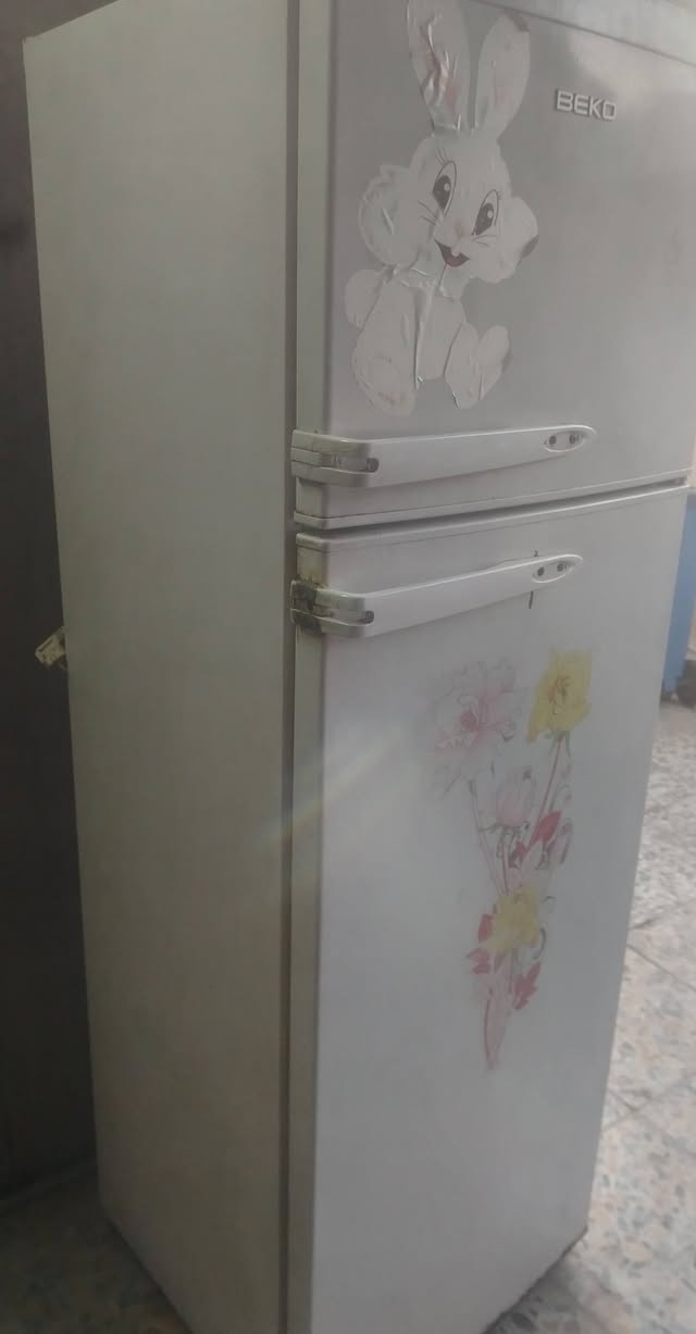 سلام عليكم ثلاجة شغاله اي تصليح مابيها للبيع مكاني بغداد الغزاليه السعر 125000الاستفسار ***********
