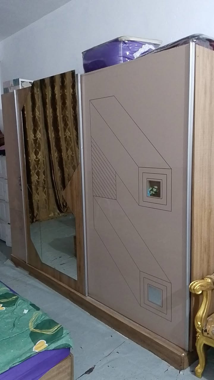 السلام عليكم غرفه تركيا 6قطع نضيفه السعر 400 وبيها مجال العنوان بغداد زعفرانيه رقم الهاتف ***********
