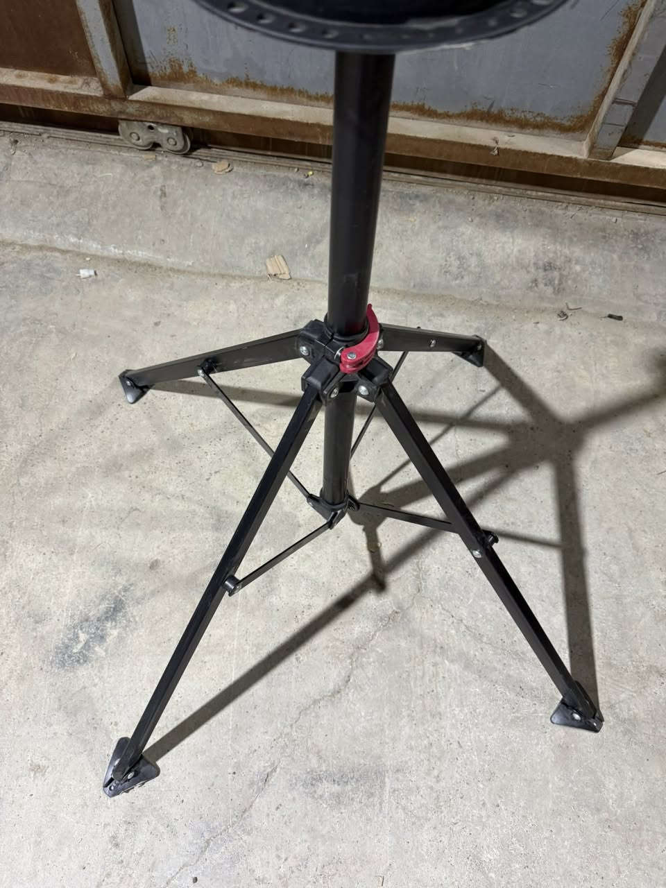 السلام عليكم كباتن
متوفر ستاند عرض او صيانه للدراجات الهوائية 
وزن ثقيل يتحمل جميع انواع البايكات
متوفر كميه محدودة 
سعر القطعه 30 الف فقط 30  الف فقط
***********
