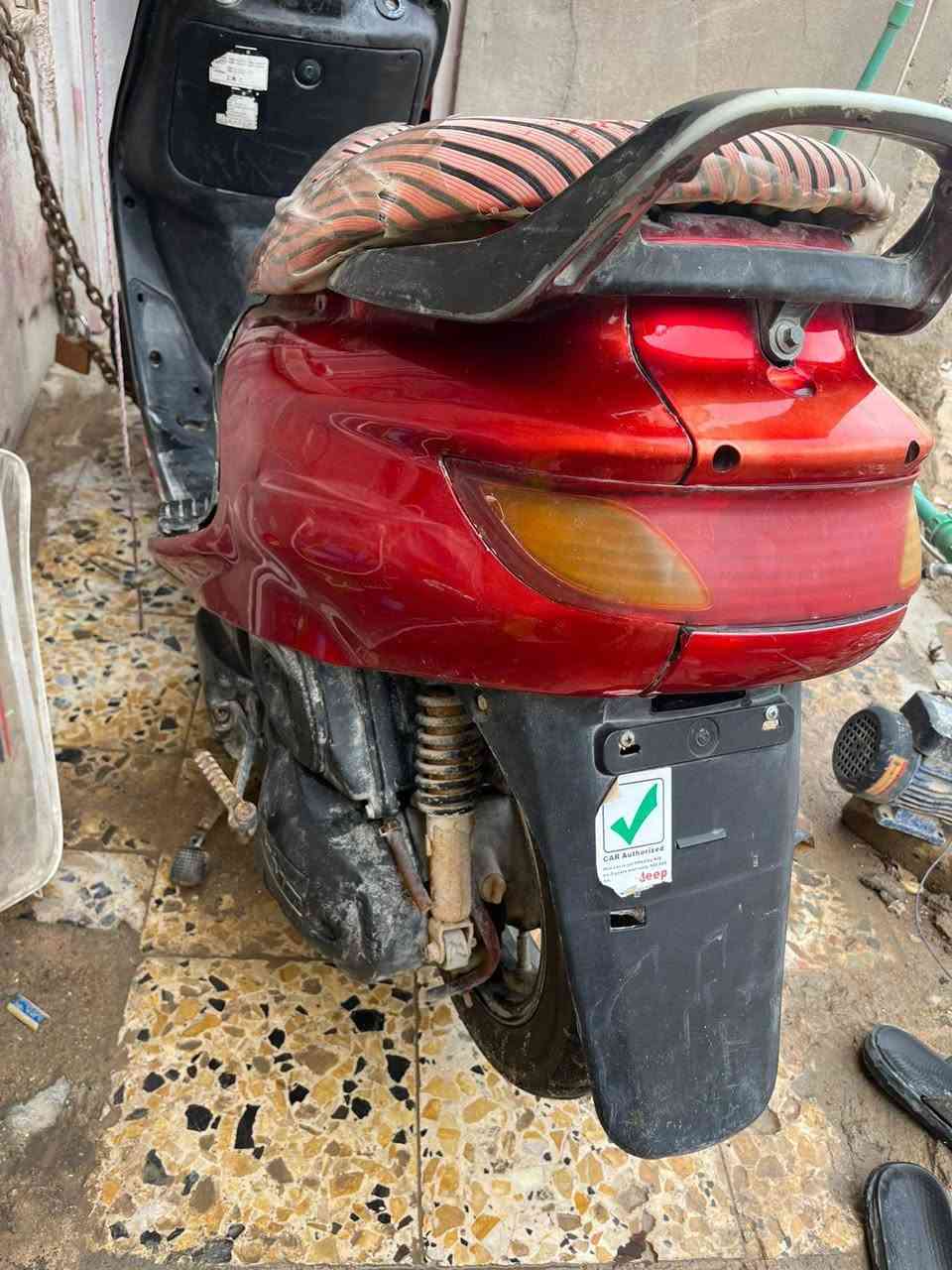 السلام عليكم دراجه  فراشه البيع.  دراجه شغاله   سعرها 250 وبيه مجال.     مكلف بنشر.  هاذ رقم صاحب دراجه ***********.   البصرة الزبير
