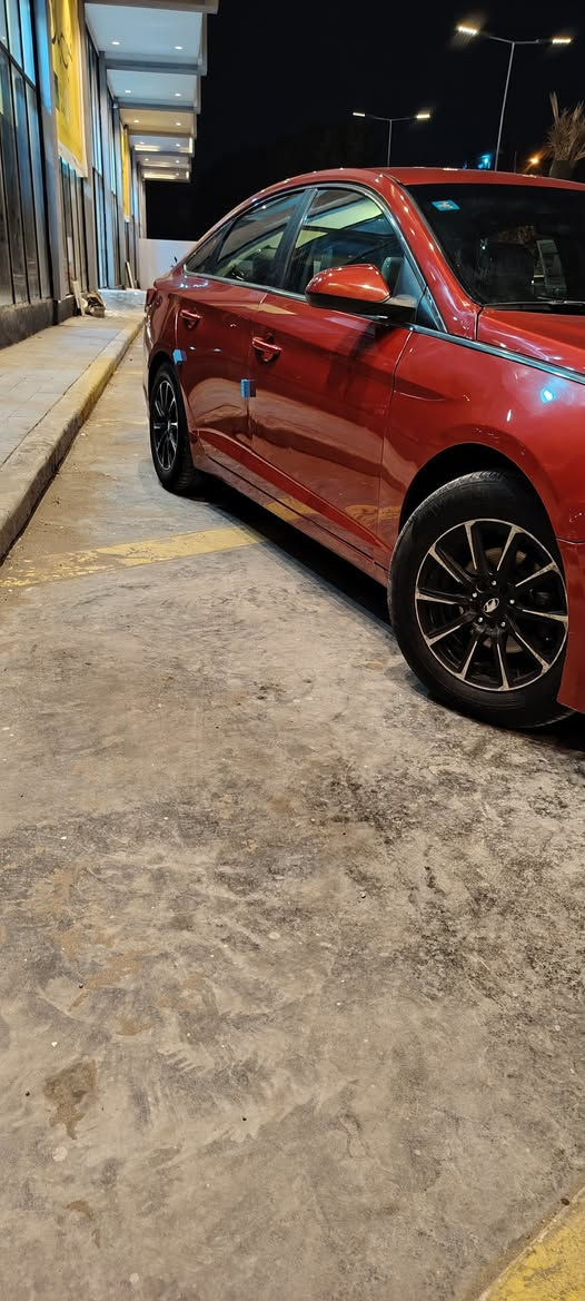 السلام عليكم
سوناتا 2017 نظيفه جدا
كير محرك ممتاز جدا بلادي
غرفتها نظيفه
تبريد ثلج بمعنى الكلمه
شاشه كبيره لمس وكامره دواره
تخم تاير جديد باتري جديد
شاشه ترحيب واعطال
ضرر سياره ٣ قطع صبغ بجم كبس 
سياره جاهزه مابيها اي نقص سعر 115 ورقه وبيها مجال للطيبين التساهل موجود وتأخذوها من عيوني بغداد قرب ساحه عدن *********** حيدر السعدي
