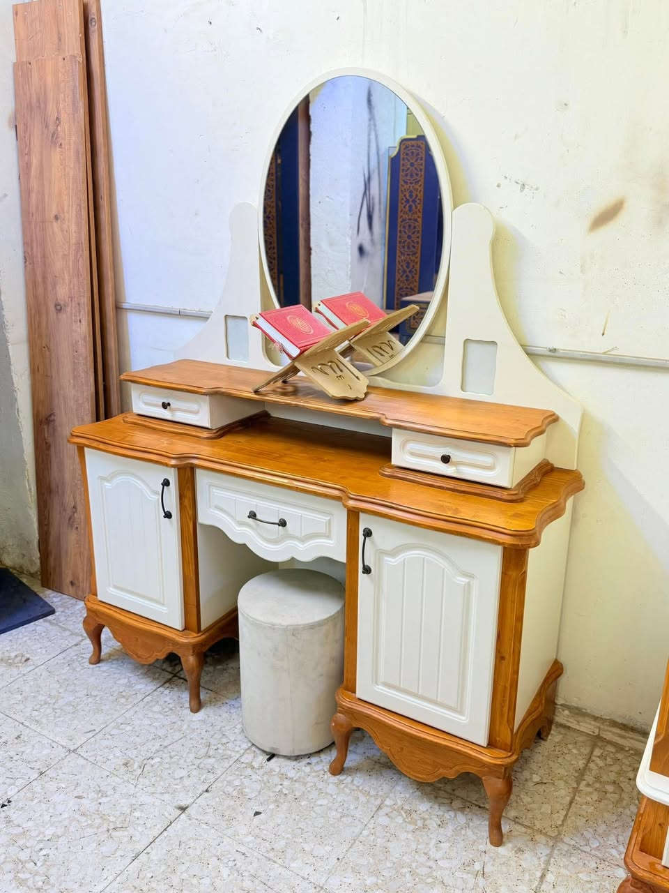 ✨ غرفة تركي كانتري زان اصلي صبغ حراري 8 قطع موديل كلاسك✨
نظام أبواب هايدروليك  بروفايل فاخر
سرير بمخزن عملي
 ضهر بلوك
 قماش وتر بروف أصلي
 سرير مخزن جك 
✨ نظافة 90/💯
 شد ونقل مجاني داخل بغداد
توصيل للمحافظات بكروه
اي استفسار واتس اب ***********
