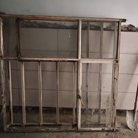 شباك مربع • متر وشوي • حديد