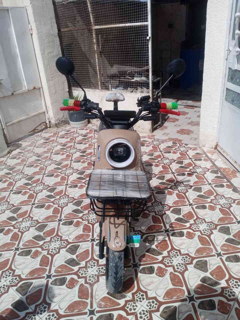 السلام عليكم دراجه شحن لبيع R9 دراجه نضيفه السعر 425وبيها مجال تواصل على الرقم ***********
