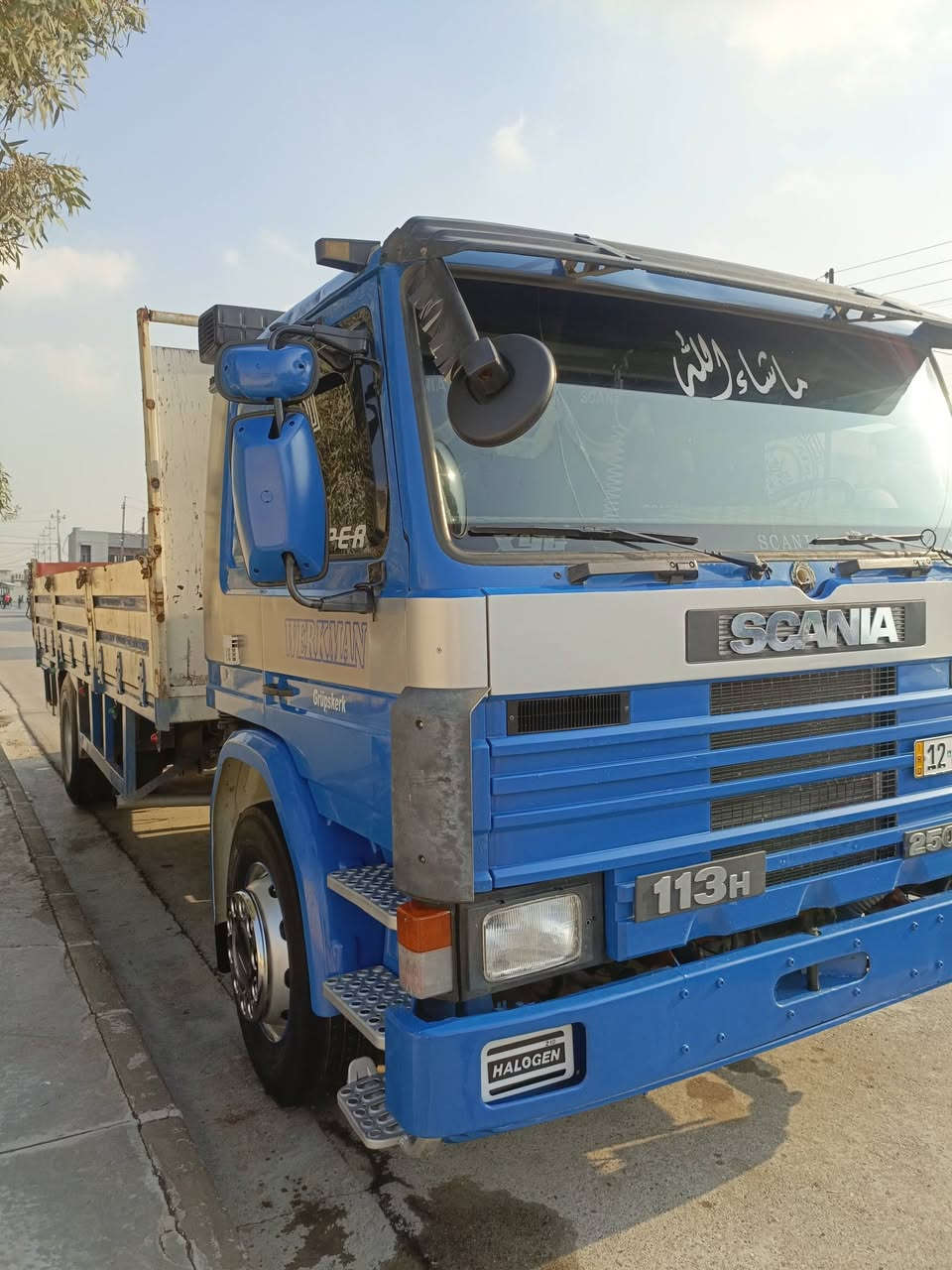 سكانيا 113 محرك وكير بشرط 
مكينه 112 ونص
كير 5/5
رقم وسنوية وهزة جديدة بأسمي
رقم نينوى دولي
حصة كاز/300لتر
سيارة على وضع البلاد وضع شركة 
للاستفسار الاتصال على الرقم ***********
***********
