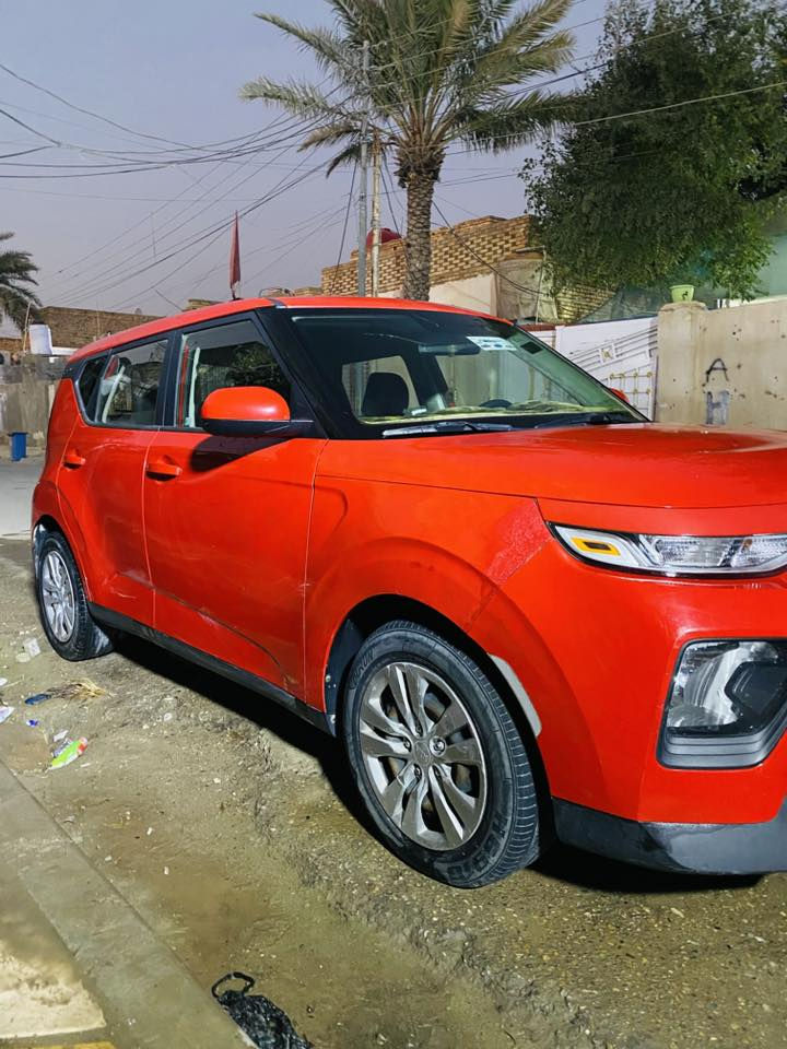 السلام عليكم
كيا سول موديل 2020 

السيارة باسمي المكان العمارة حي العسكري 

ماشيه 63 الف 

نص مواصفات 

حادثها بامريكا سرقة جاملغ 

حادثها بالعراق شخط ستوته بالبابين وشوي من الجاملغ بيهن صبغ  

الشراي يتصل ع الرقم 

***********
