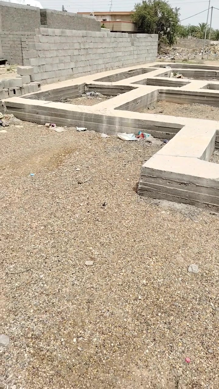 قطعة ارض للبيع مساحة 264
موقع القطعة قرب الجسر الثالث ع السده بعد جامع العابد برابع شارع تبعد عن السده 100 متر او اقل 
شارع 12 متر ومن يم القطعة يصبح 10متر
شارع الافحيلات معروف كلشي متوفر من ماء وكهرباء
الجعب شغله درجه اولى من حصو مكسر ورمل مغسول وشيش 8 بالجعب عرضه 60 وارتفاع 40 واكثر

الارض محفوره ومدفونه حمراوت درحه اولى ومحدوله بالحادله

السعر 36 وبيه مجال ***********
