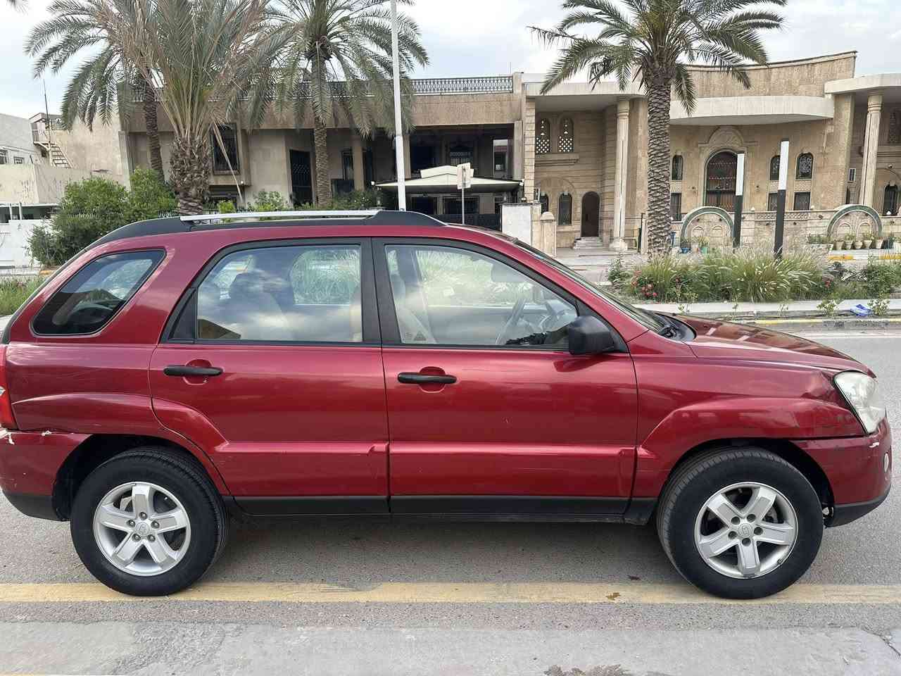 السيارة خليجية موديل ٢٠٠٩
ماشية 200000 كيلو
صبغ 5 قطع  وبيها سونار جاهز
للتواصل واتساب ***********
بغداد
