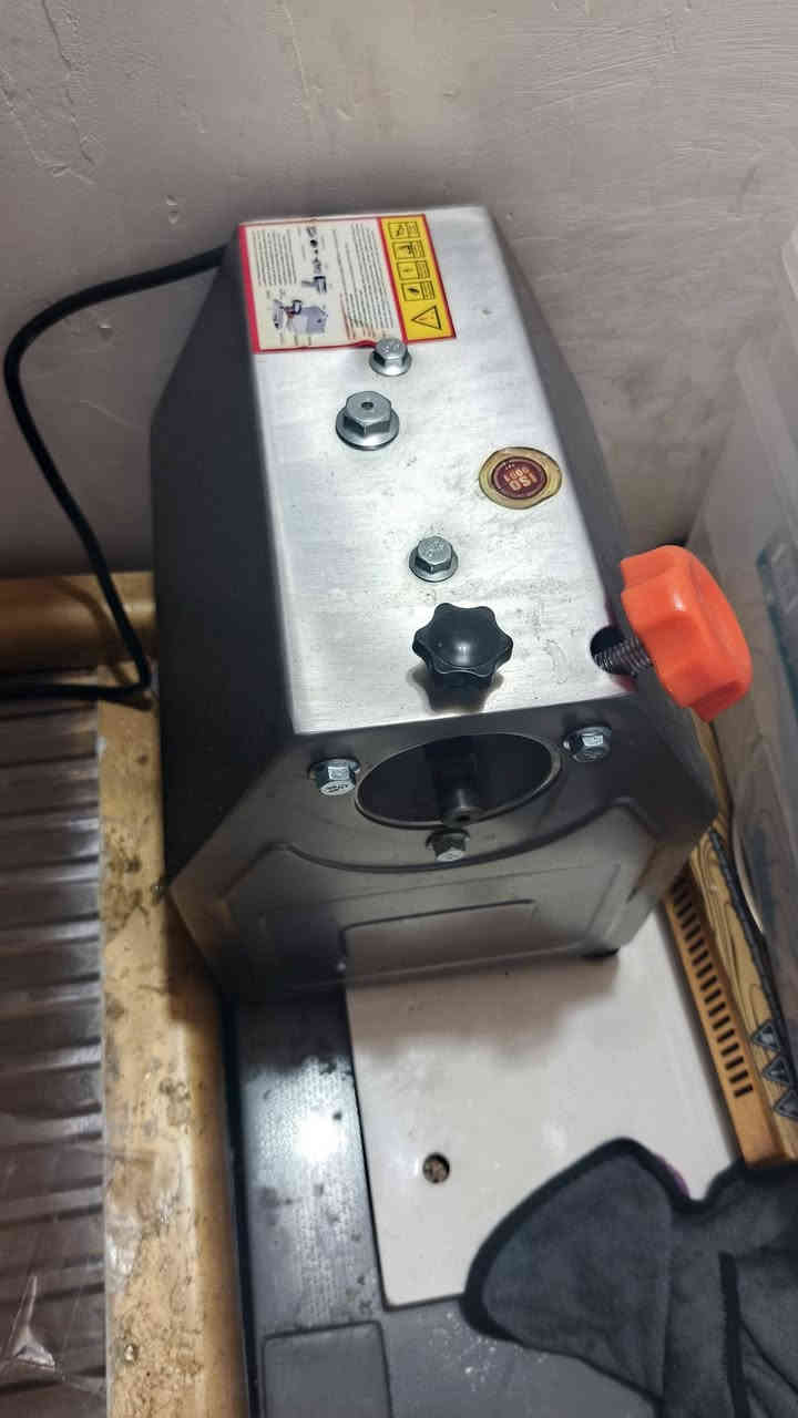 مثرامة لحم مقاس12من SLIVIE CRAESIT الاوربية ملف نحاس
جديدة غير مستعملة مكاني نجف رقم للتواصل *********** السعر 300 وبيها مجال مع وصل الشراء من الشركة بسعر 375
