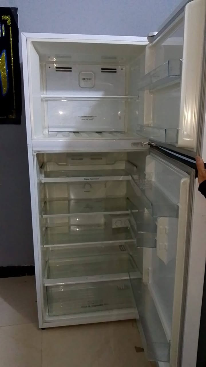 ثلاجة الحافظ بخاخ للبيع ٢٥٠ وبيها مجال بغداد ***********
