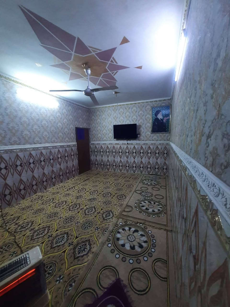 اسلام عليكم
بيت للبيع مساحه ١٠٠م قاط ونص سند 25 جاهز كاشي وسراميك سعره 70 وبيه مجال للاستفسار اتصل ***********
