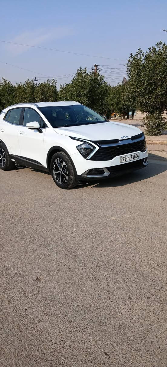 السلام عليكم سبورتج خليجي موديل 2023 رقم أربيل تحويل او وكالة 
بيها طخات كما موضح بالصوره تباع على وظعها الاستفسار ***********.   *********** مكانها بغداد سياره ماشيه  23 سياره سابقة مكفوله سعرا 182 وبيها مجال شراي
