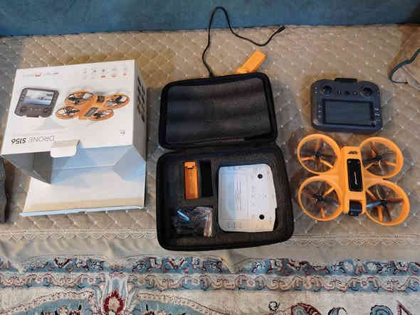 سلام عليكم
درون مثل ما موضوح بالفيديو مستخدمة تقريبا مرتين فقط اشتريتها للونسة جوستك شاشة كاميرا بيها فلاش كافة ملحقاتها بطاريتين كيبل شحن ريش إضافية
سعرها ١٢٠ الف مكاني بغداد منطقة العبيدي حي الرئاسة
ماعندي توصيل
***********
