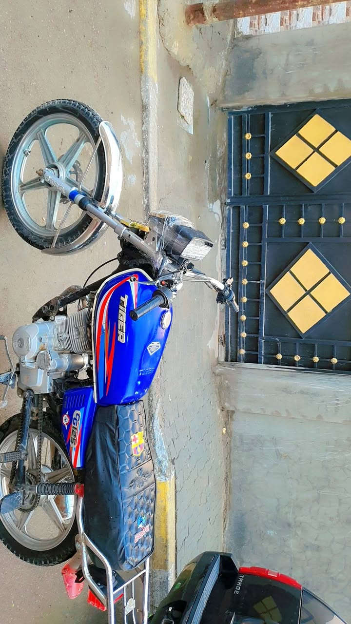 سلام عليكم دراجه خمسه كير سلف هندر كهربائيات كلها شغاله سعر 350 عنوان بغداد حسينيه الراشديه رقم ***********
