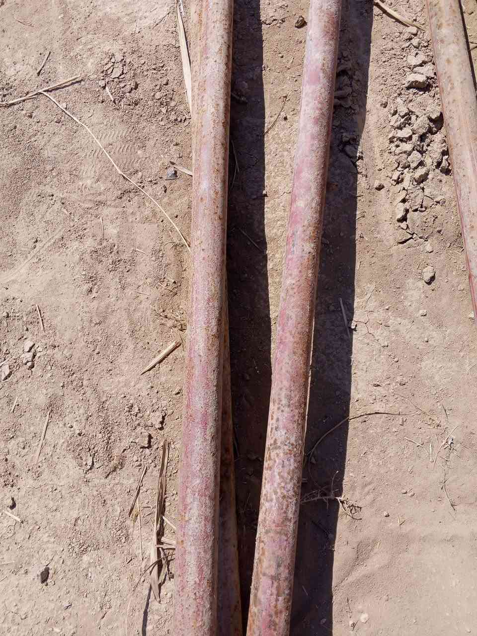 للبيع شفت حديد ثقيل درجه اوله الطول 5متر سعر الواحد 20 وبيه مجال العدد 10 +بيبان عدد 2 درجه اوله حديد ثقيل وقوي سعر الواحد ب15... 63969870 0770متواحد 
على الوتساب مستعجل على بيعهن عندي مريض
