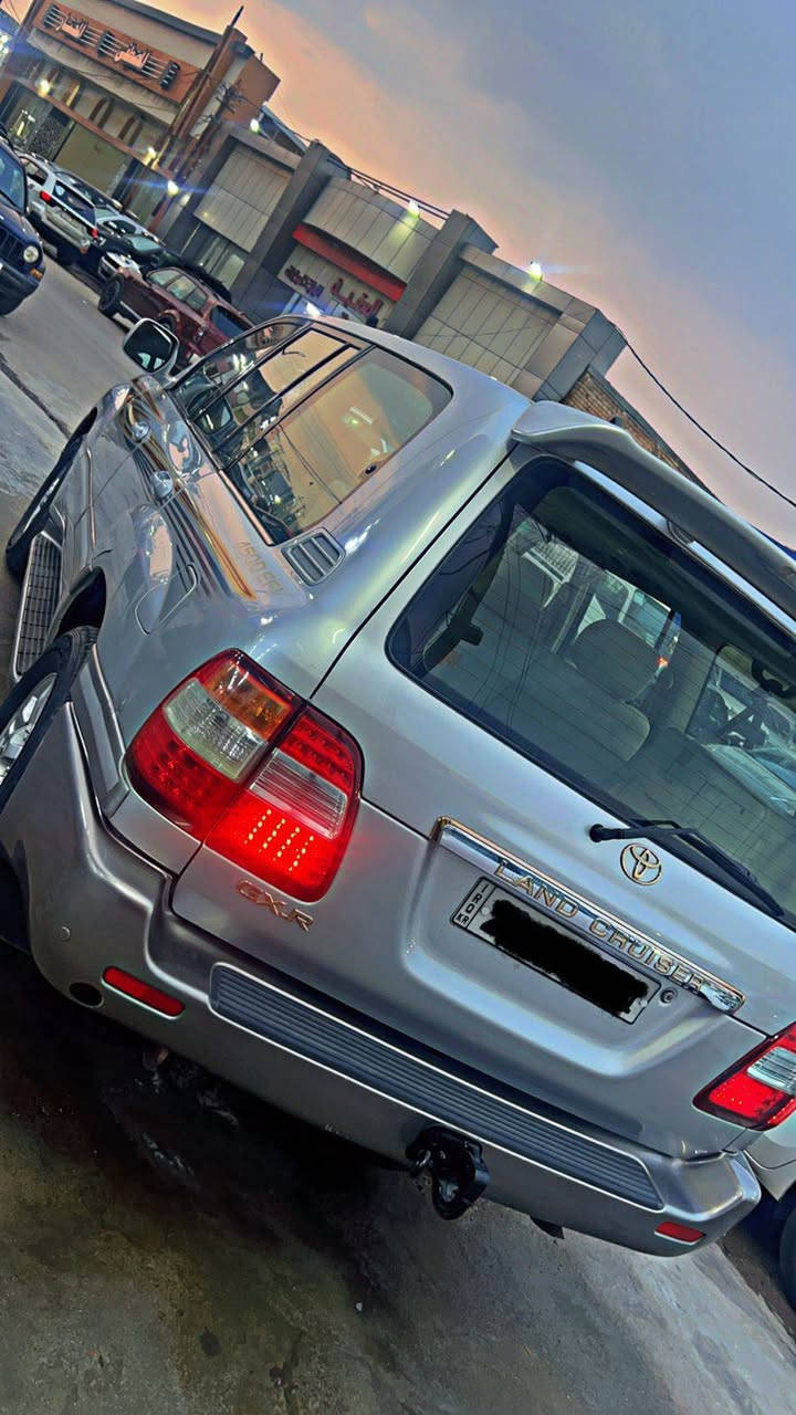 السلام عليكم لاندكروز ٢٠٠٦ لون سلفر رقم شمالي أربيل بأسمي السياره بدون صبغ عدا الدعاميه الاماميه مكينه ٦سلندر بلادي تخم تاير بيه السياره فتحة سقف داخل مخمل  فورويل درايف ،دبل تانكي حساسات أمامي خلفي اضافه إلى زراكات للأيت ، كشافات أماميه، ٧راكب ، وباقي المواصفات المعروفه السعر 205  وبيه مجال ***********
