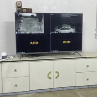 عندي ميز بلازما وتلفزيون حديث ماخذه من شركة القاسم للاثاث مودرن تركي ل...