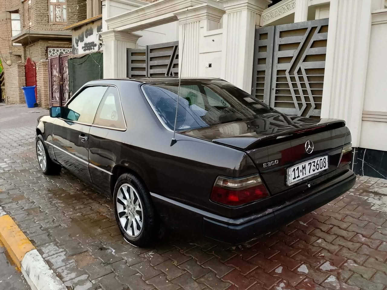 مرسيدس دب كوبيه
مكينة بلاد ٣٢٠ خراطيم نظيفة جدا
تبريد شغال
تخم تاير جديد ٨ طبقات
شاشه لمس ووجه جديد 
كامرا خلفية 
لايت زنون مع مازدات اصلية 
بك لايت محدث رياضي 
سنتر لوك 
ريموت عن بعد
ويل ١٦
رقمها بغداد باسمي
 سنوية وهزة قبل شهرين مجددة
كشن كهربائي 
فتحة بس وكفت بيها عتلة
محدثة ٩٤
مسجل موديلها ٨٨
مصبوغة عام 
جام كهربائي 
صدرها ممتاز 
دواخلها وسط
وعندي بيبان ٢ نظيفات جدا ضامهن احتياط
السعر  على 69 ورقة 
التواصل 
الهاتف ***********
المكان كوت
