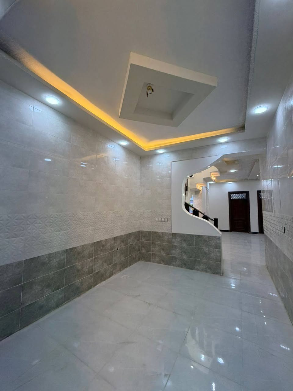 مكتب التساهل    عمود 282
‏‪0780 037 4167‬‏ بي واتساب

#بيت مساحه  160مربعه سعر💵 67💵وبيه مجال 
  م #طابو_زراعي  سند ٢٥
نجف مقابل ملحق قريه لغدير  مباشر مباشر 🤑   

غرفه 2// مطبخ// صاله// استقبال// صحيات خارج وداخل 

كراج

بناء ممتاز// اساس وسقف صب 
طابوق 🧱 جمهوري

كل البيت #سقوف_ثانويه

كل الخدمات موجوده 
مدارس 🏫 سوق #تبليط 

مقابل  قرية الغدير #مكتب التساهل عامود 282بظبط

‏‪0780 037 4167‬‏واتساب عنوان نجف
