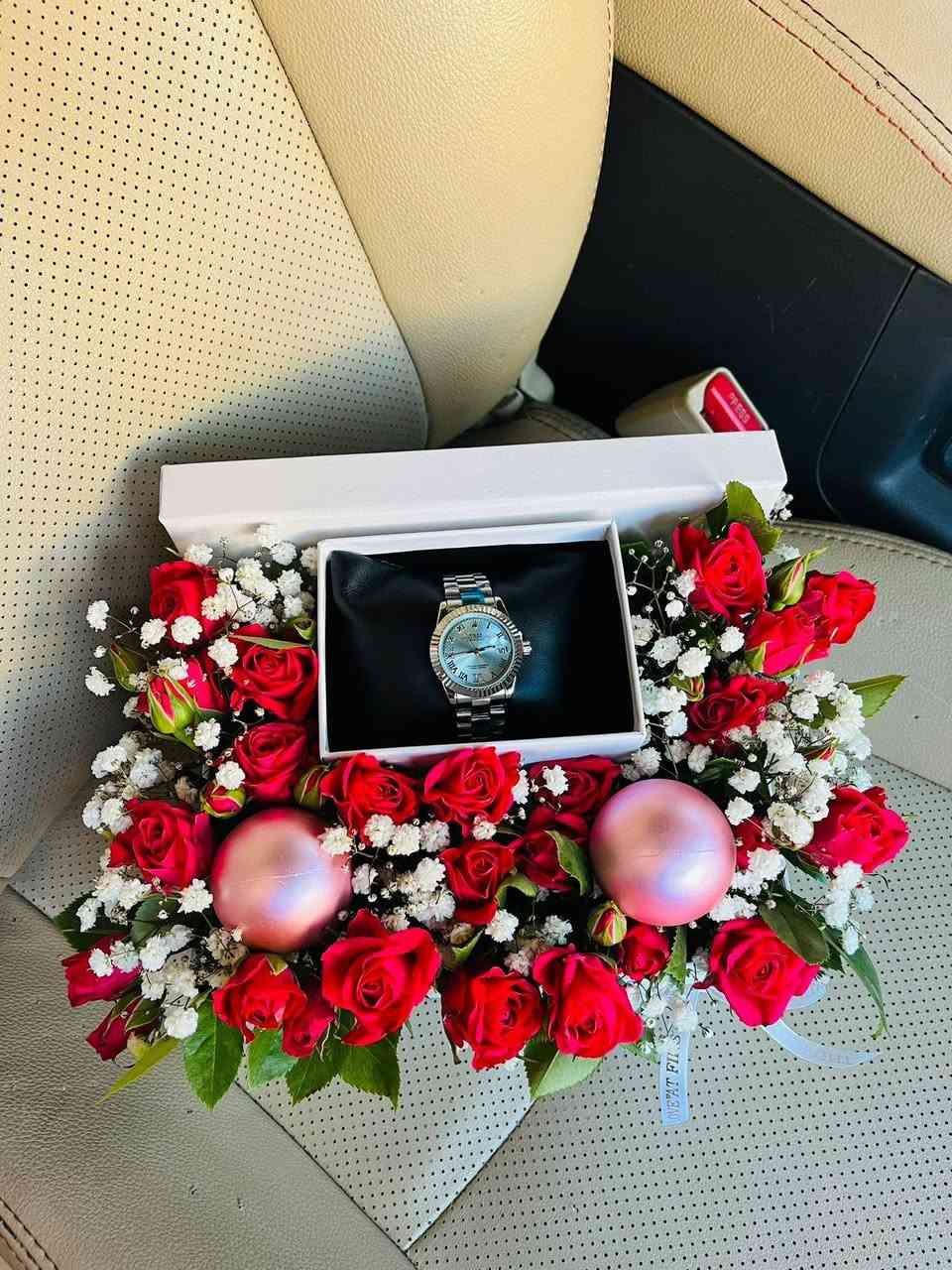 حبيايب هذا بيج صديقتي مسوين عرض توصيل مجاني بداخل بغداد
عدها ورد طبيعي و هدايا حسب الطلب شغلها يجنن  للحجز السريع واتساب *********** 
 وهذا البيج  وراح اخليه اول تعليق لطفآ صعدوا المنشور❤️
