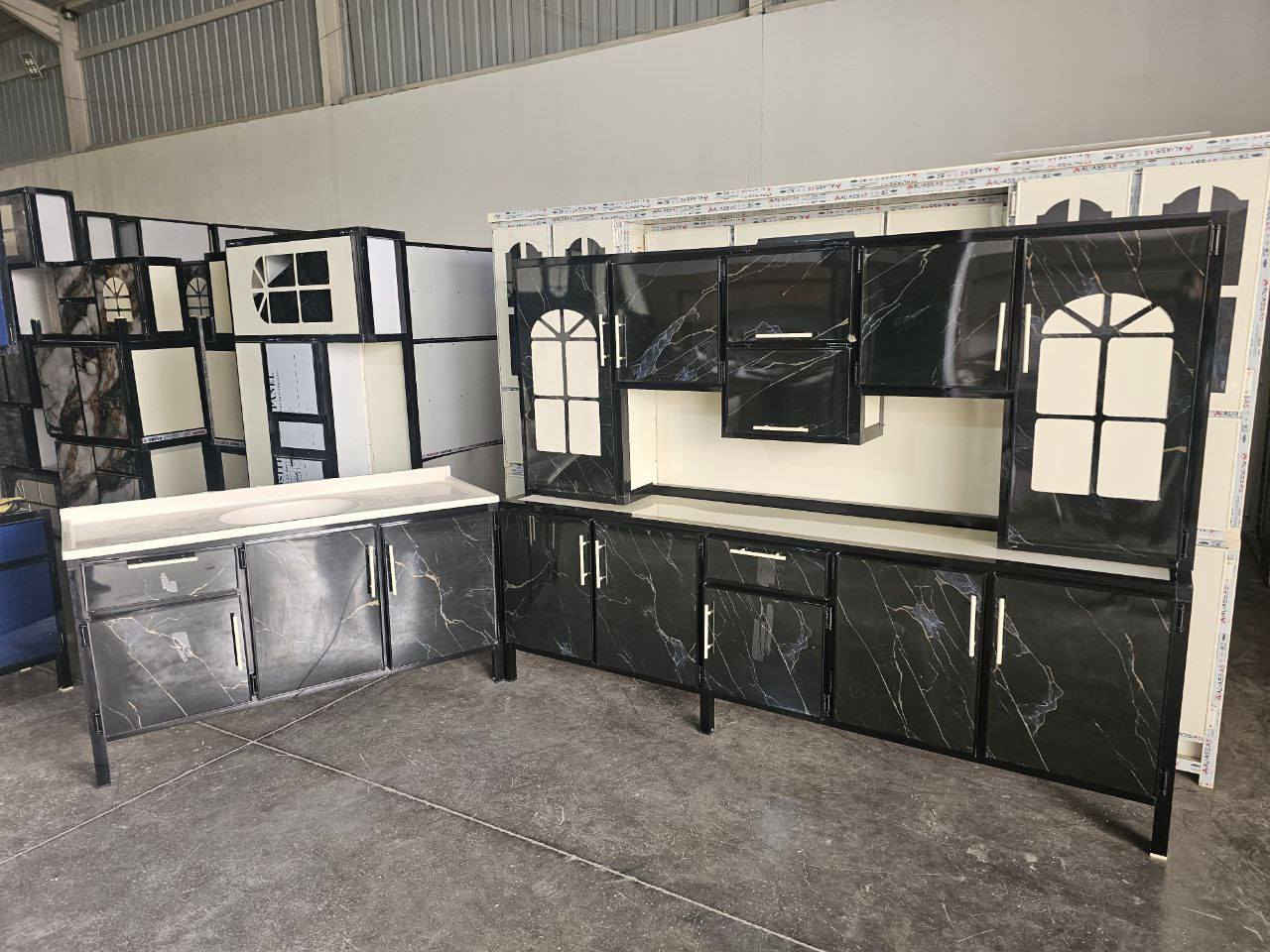 كاونتر المنيوم مترين ونص وسنك مترونص مرمر السعر 380الف للحجز واتساب  ***********
