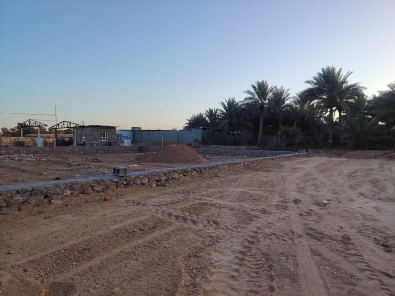 قطعة ارض للبيع المساحة ٥٠٠م طابو زراعي منطقة اقنان القطعة مجعبة حجر شغل درجه اولى شارع ٦ م ونص قرب مضيف شوكت كلاني للاستفسار الاتصال على الرقم ***********
