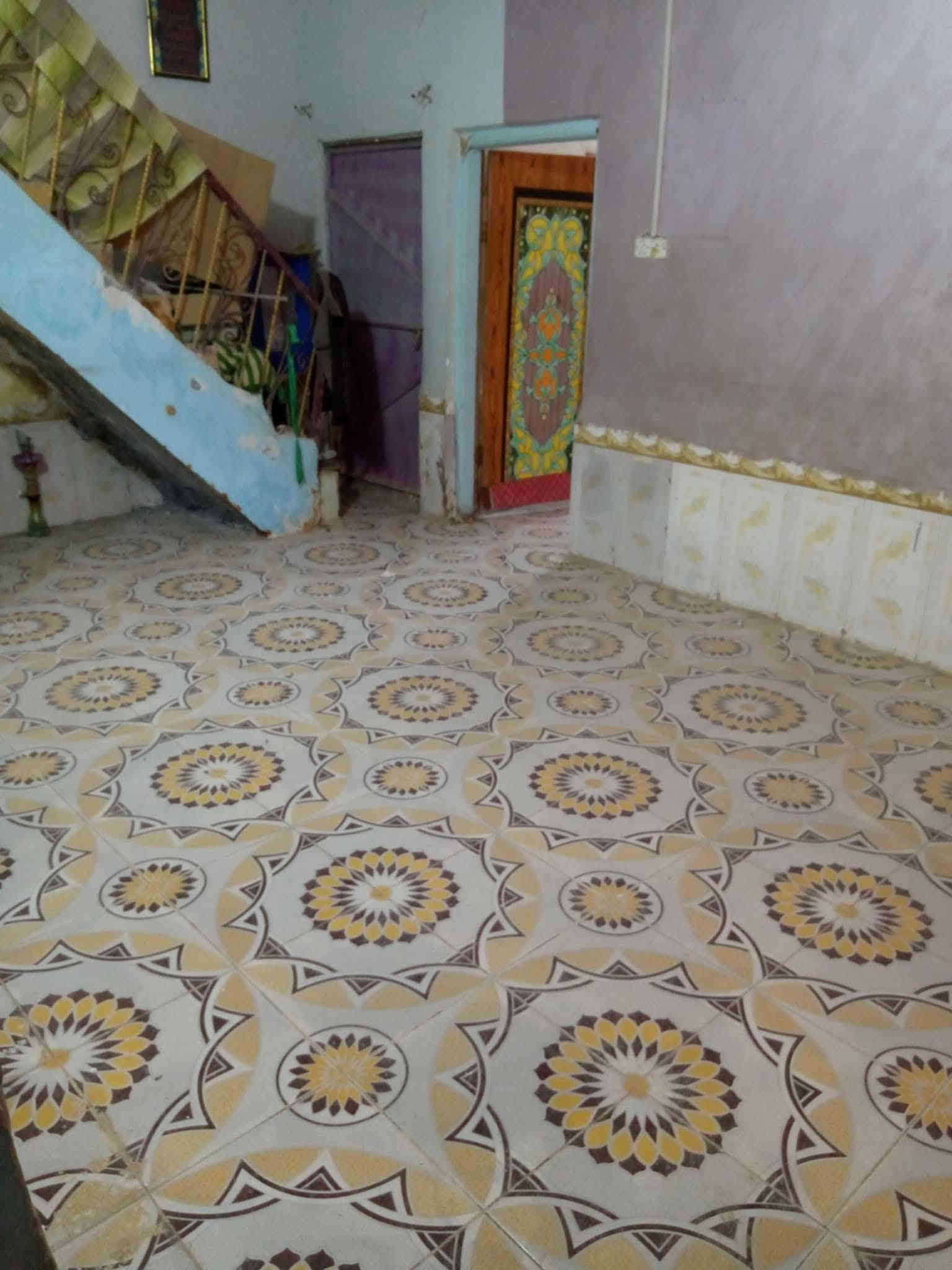 سلام عليكم
بيت للبيع طابو صرف 

مساحه ١٢٥م

وجه ٦وربع ونزال ٢٠م 

مكانه حي السيده زينب قريب للكليه البيطريه 

بناء طابوك عكاده يحتاج ترميم 

يتكون من 
👇
ديوانيه مطبخ صاله غرفتين وصحيات ومنور وطارمه جبيره 

السعر [٩٠]وقابل للتفاوض 

لاستفسار مراسلة الحساب أو الاتصال على الرقم 

***********
