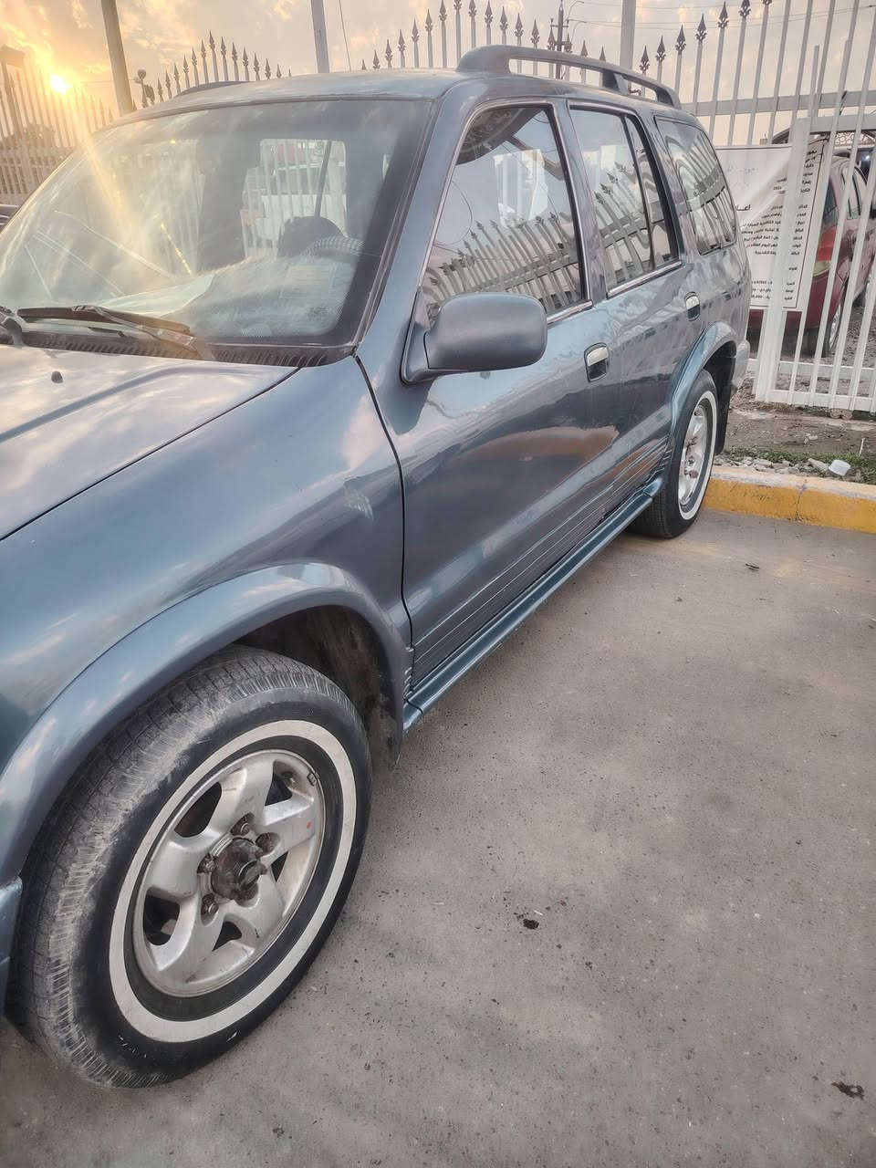 السلام عليكم كيا سبورتاج للبيع موديل 2001 سياره حلوه وجاهزه جير ومكينه حلوات تخمد غرفتها جديده جير ومكينه حلوات تحويل ثاني يوم مكان بغداد المنصور السعر سعر 40 وبيها مجال***********
